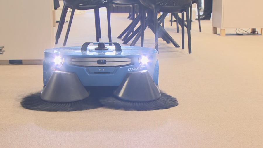 Robot Kemaro que, sincornizado con otros robots, puede limpiar hasta 1.000 metros cuadrados