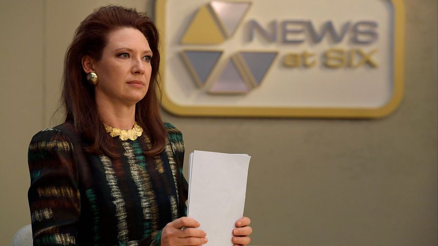 Anna Torv es Helen Norvile