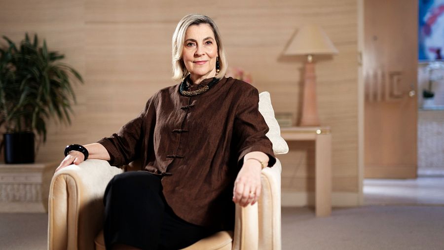 Marg Downey es Evelyn Walters