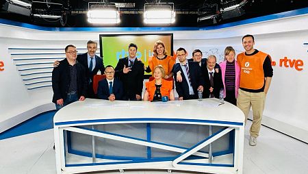 Los jóvenes de Down Toledo junto a Nuria Seró, Marc Santandreu y Albert Barniol