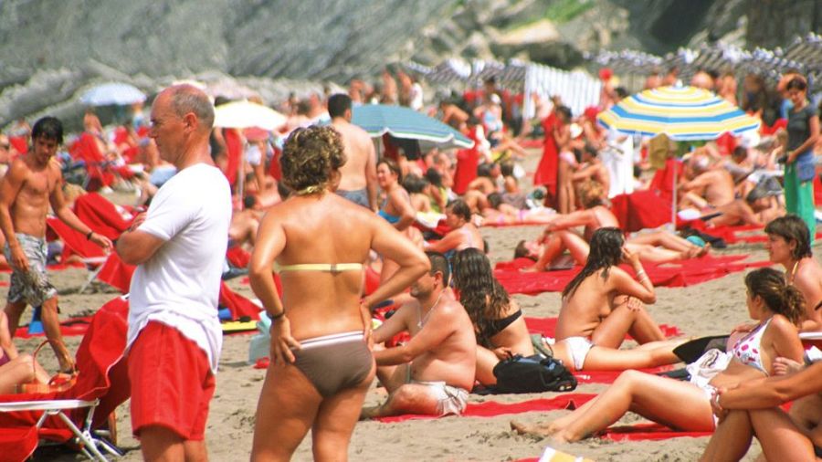 Mimicking the birds, mimicking the waves (Maider López, 2021)