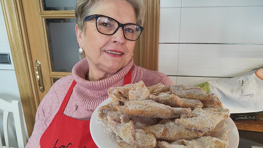 Adoración con el plato de pestiños caseros