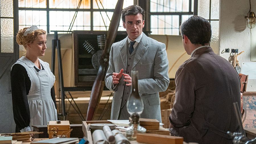 La Promesa: Abel se sincera con Jana y Manuel