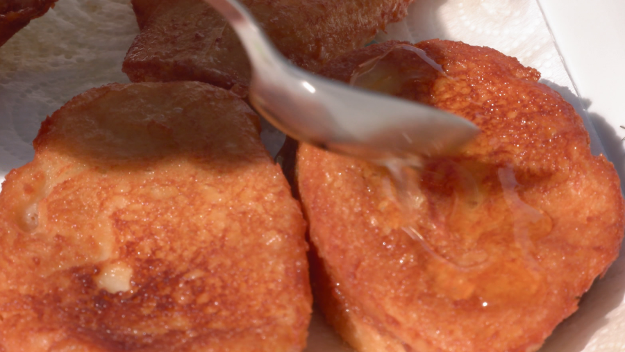 La madre de Manolo Sarriá ha desvelado los trucos para elaborar sus ricas torrijas