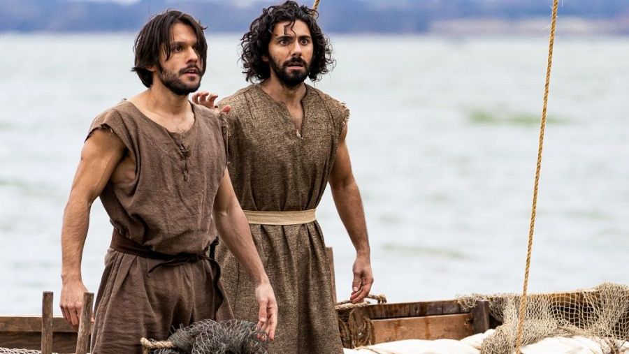 Pedro y Andrés, discípulos de Jesús, en la serie 'The Chosen'