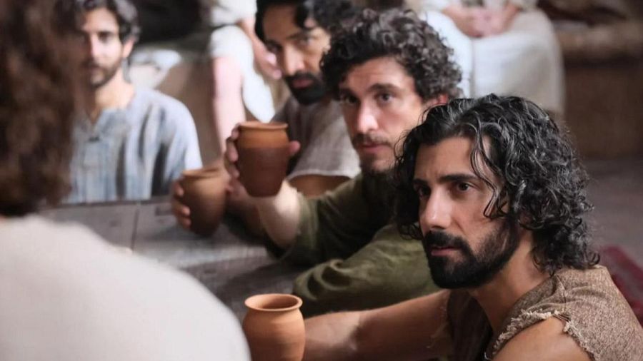 Pedro Simón escuchando a Jesucristo en 'The Chosen'