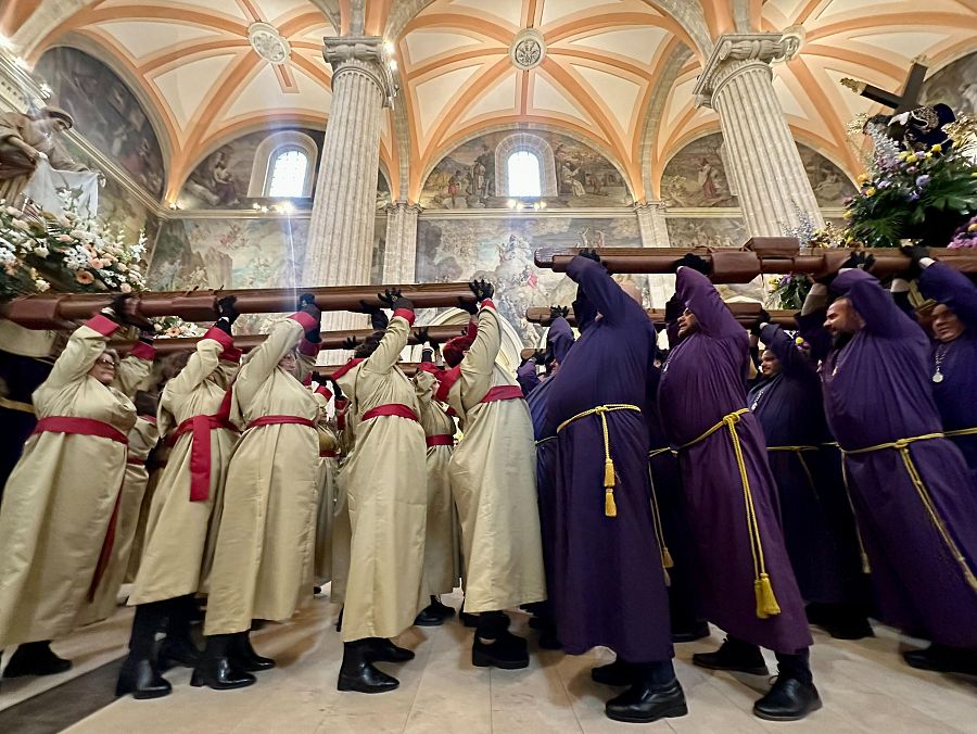 Procesión del Encuentro de Albacete en el interior de la Catedral