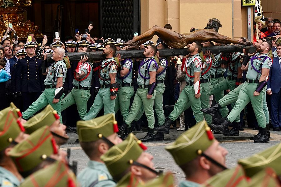 Solemne traslado y entronización del Santísimo Cristo de la Buena Muerte y Ánimas a su trono procesional