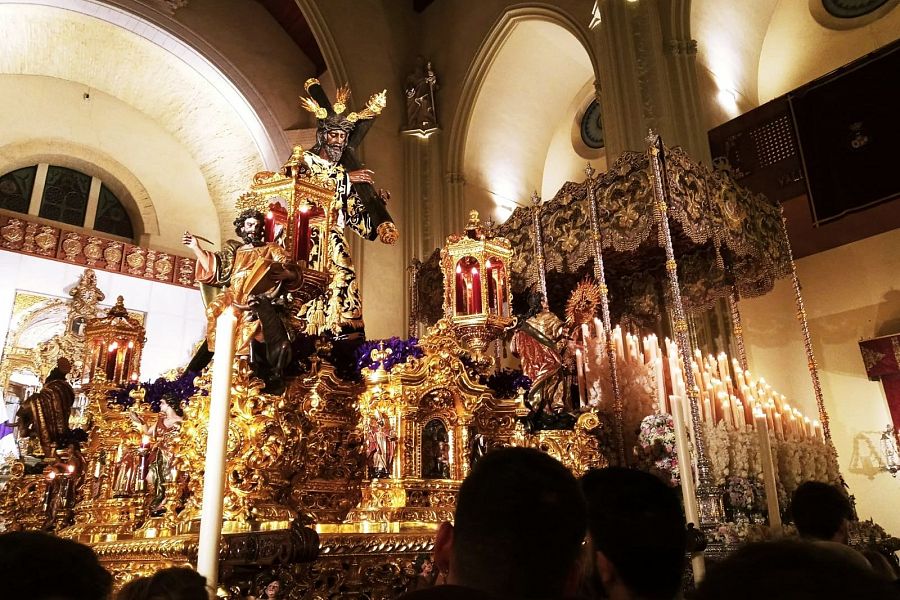 La talla del Gran Poder en su templo sin haber procesionado a causa de la lluvia