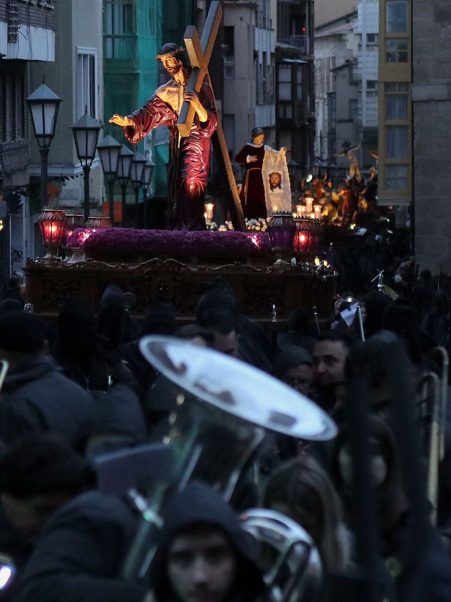 La amenaza de la lluvia y el viento obligan a acortar el recorrido del Jesús Nazareno en Zamora