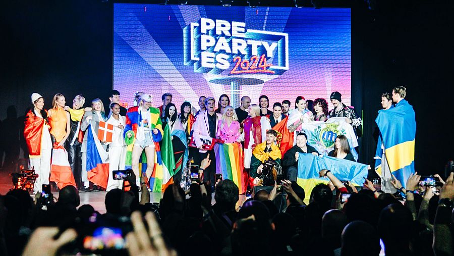 Desfiles de banderas en la PrepartyES