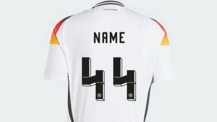 Camiseta de la selección alemana con el número 44