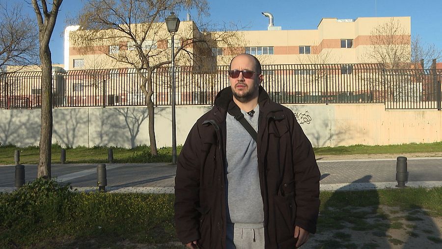 Juan Pablo Rodríguez pone rostro a la dificultad de acceder a una vivienda. Hace unos meses a él y a su familia les echaron de la que era su casa en Usera