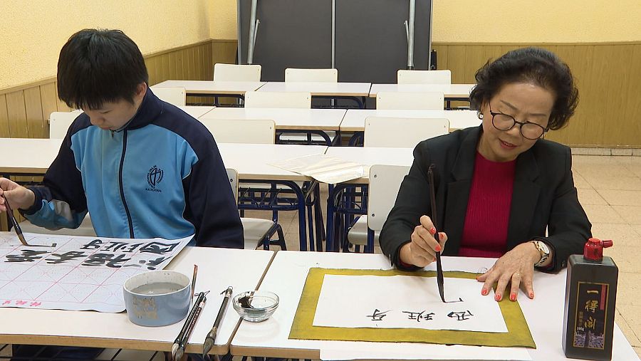 En la academia Xindongfang también enseñan escritura y cultura chinas