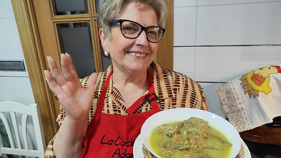 Adoración con el plato de alcachofas al ajopollo