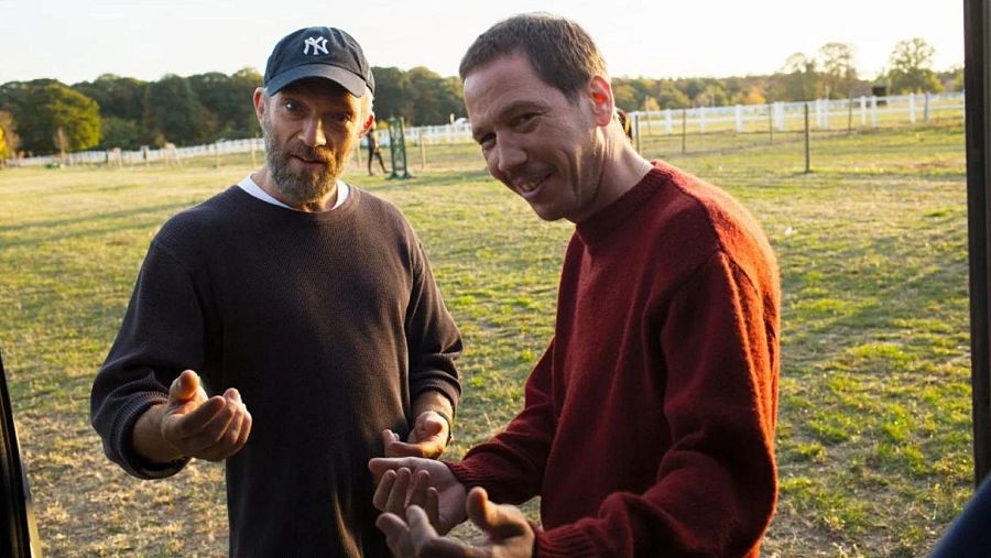 Los actores Vicent Cassel y Reda Kateb en 'Especiales'