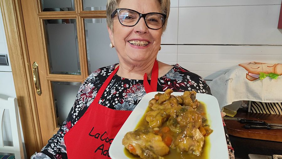 Adoración con el plato de pollo a la cerveza