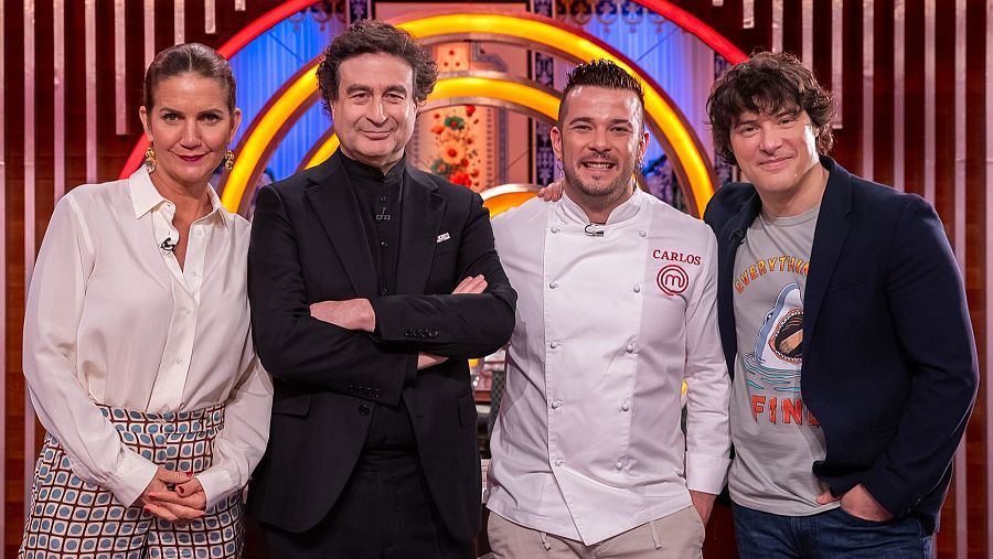 Carlos Maldonado con el jurado de MasterChef