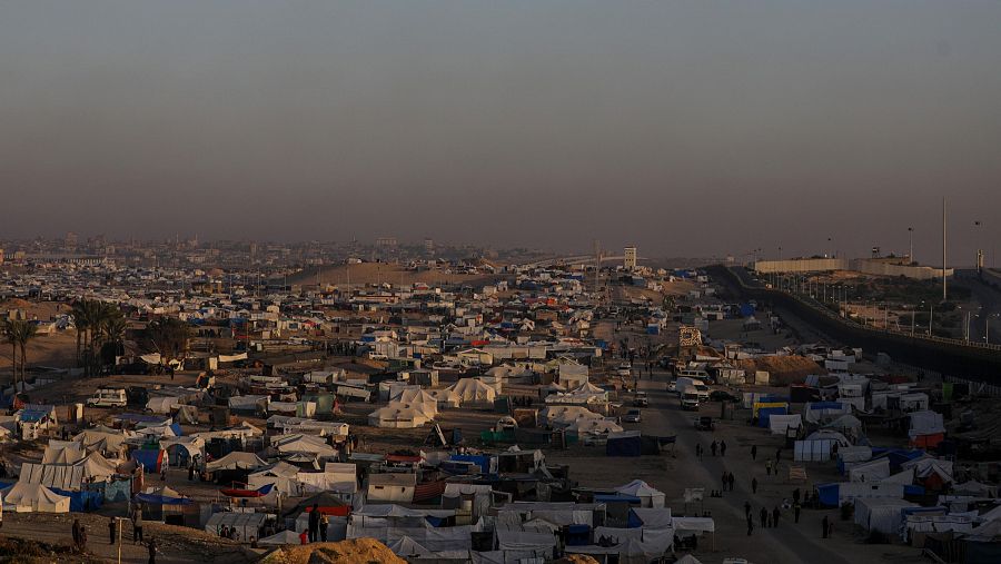 Un campamento de desplazados internos cerca de la frontera en Ráfah, sur de la Franja de Gaza, el 4 de abril de 2024.  (EFE /MOHAMMED SABER)