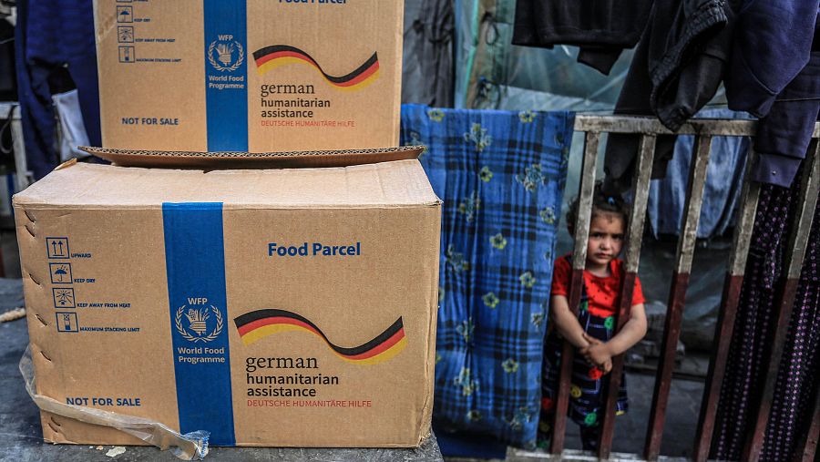 Paquetes de alimentos alemanes llegan a los palestinos desplazados durante el mes sagrado del Ramadán (DPA / Abed Rahim Khatib)