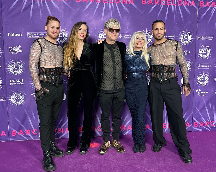 Nebulossa en la alfombra turquesa de la BCN Eurovision Party 2024