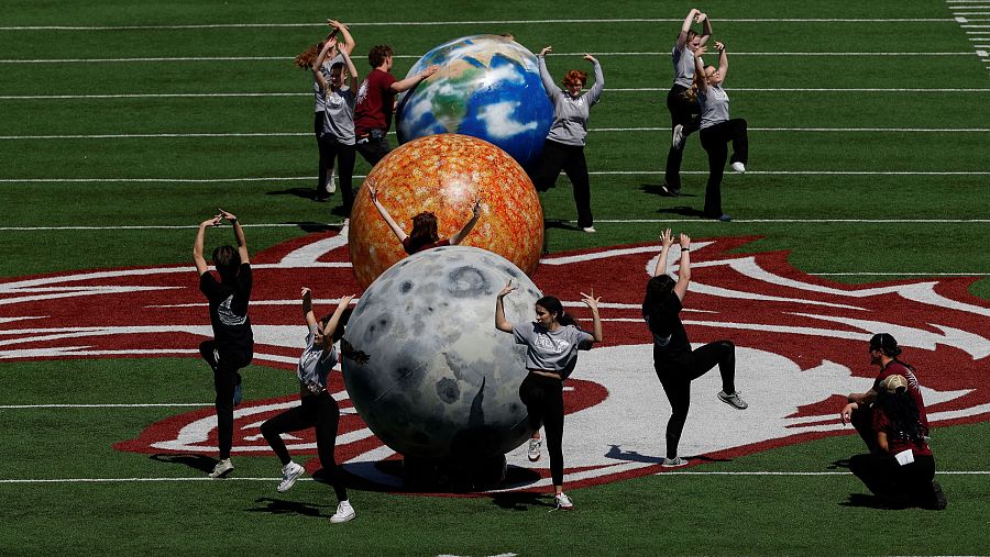 Danzas para conmemorar el eclipse solar en Illinois