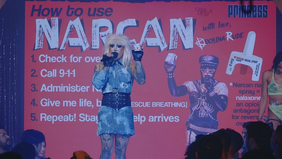 Kochina Rude, performer y activista en Reducción de Daños, durante el  espectáculo en el club Oasis en el barrio de SoMa, en San Francisco.