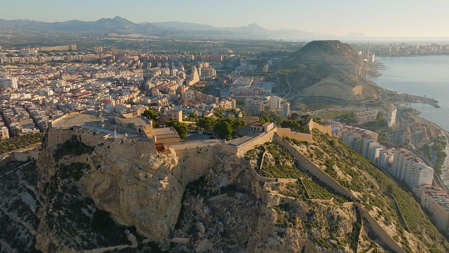 Adrienne Chaballe recorrerá 12 destinos de España