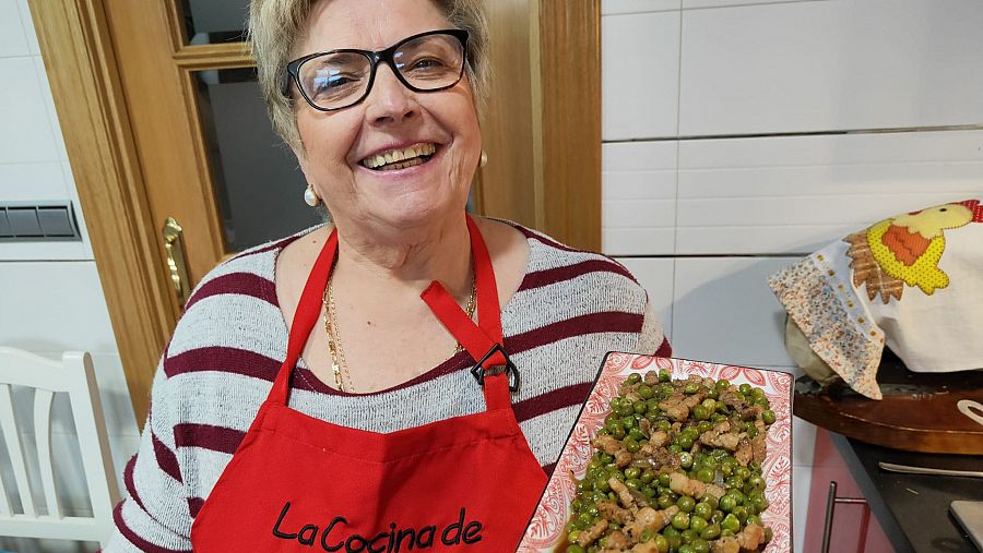 Adoración con el plato de guisantes rehogados con mejorana