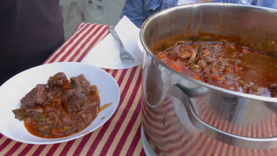 Aprende a elaborar una sabrosa carrillada de ternera: se deshace en la boca