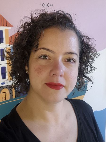 Ana Curbelo está estudiando para ser asistente virtual.