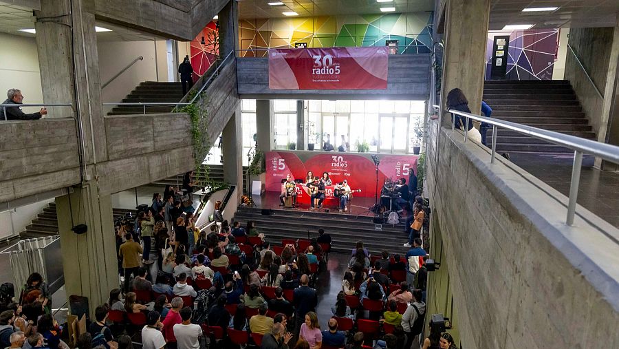 La La Love You en el 30 aniversario de Radio 5 en la Facultad de Ciencias de la Información de la UCM