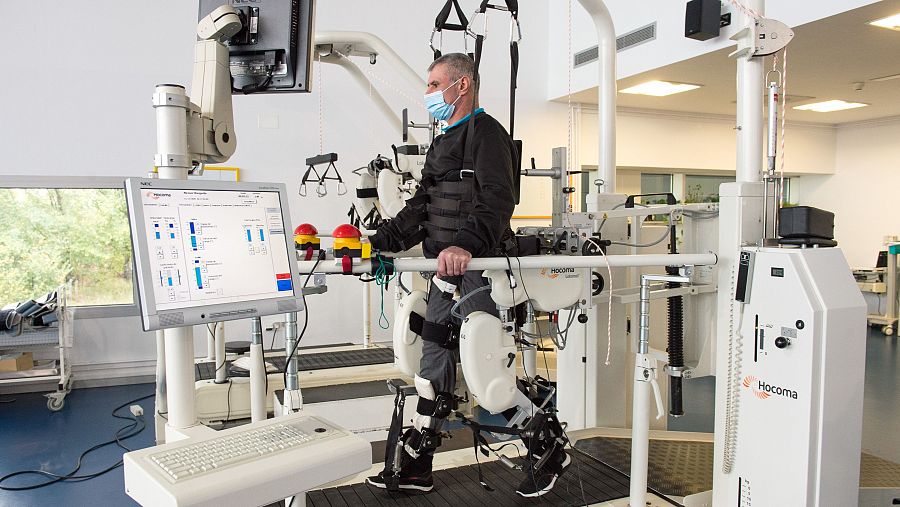 Hospital de Parapléjicos: Lokomat para fisioterapia.