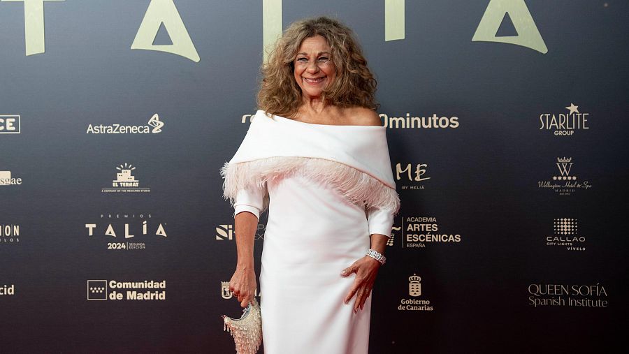 La cantante y actriz Lolita posa durante la alfombra roja de los Premios Talía 2024 (Gabriel Luengas/Europa Press)