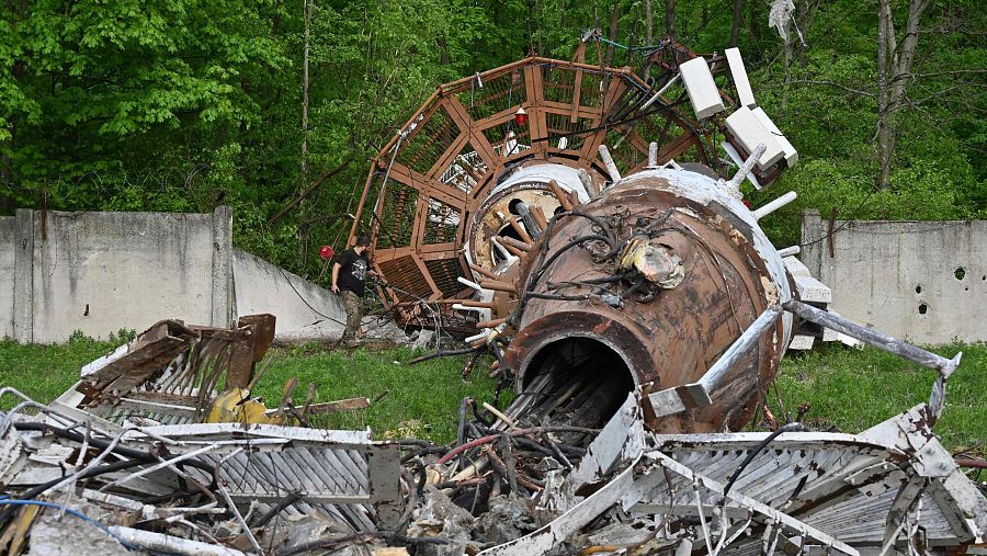 Restos tras el ataque ruso contra una torre de televisión en la ciudad de Járkov