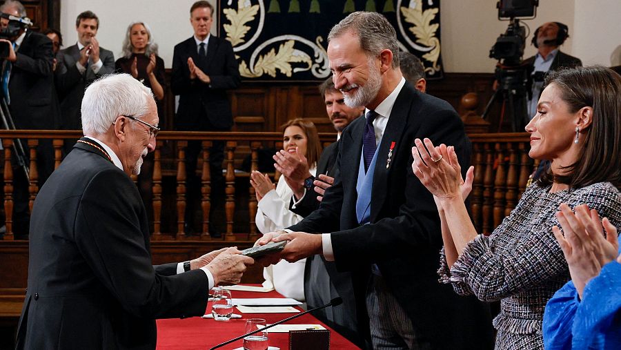 Luis Mateo Díez, recibe el Premio Cervantes de manos del rey