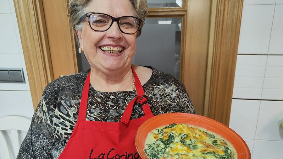 Adoración con el plato de espinacas gratinadas