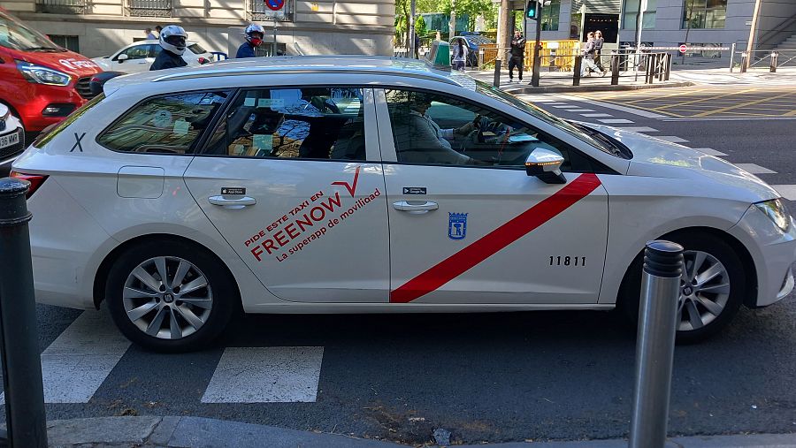 Marta Flores haciendo su jornada de taxista