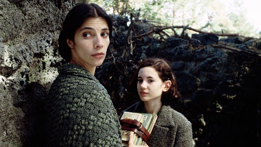 Maribel Verdú e Ivana Baquero en 'El laberinto del fauno'