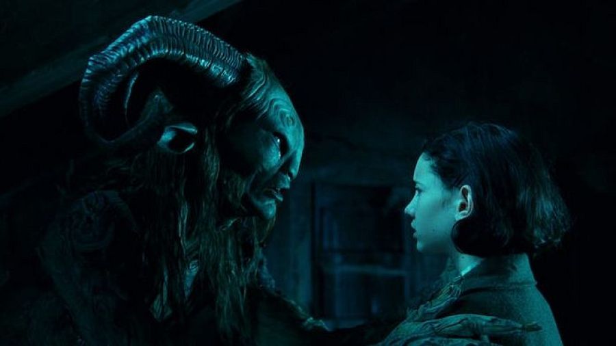 Ofelia con el fauno en 'El laberinto del fauno'