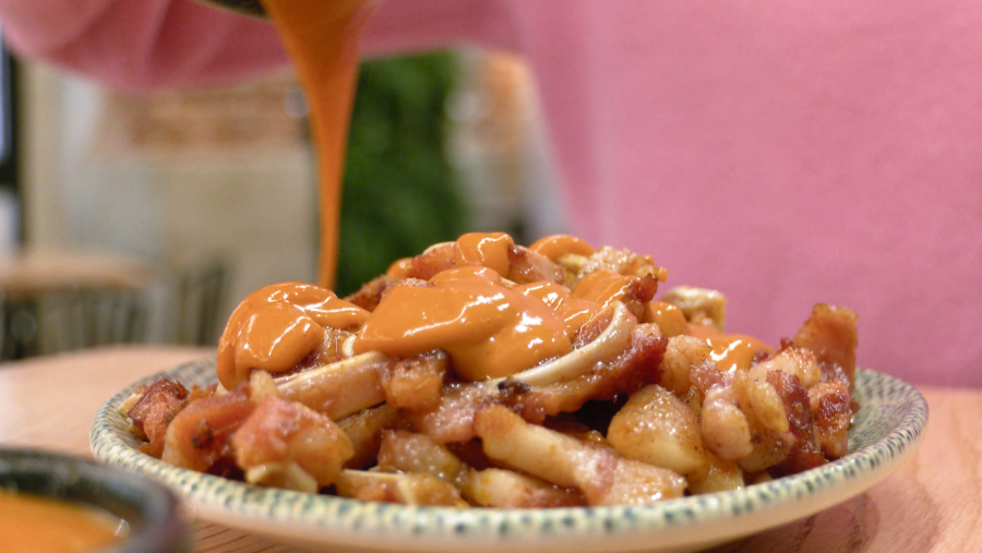 Aprende a elaborar una salsa brava casera y combínala con tus platos favoritos