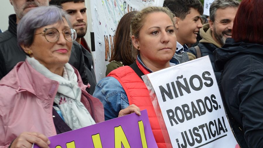 Lola Pérez y Gema Armero durante una concentración en Madrid