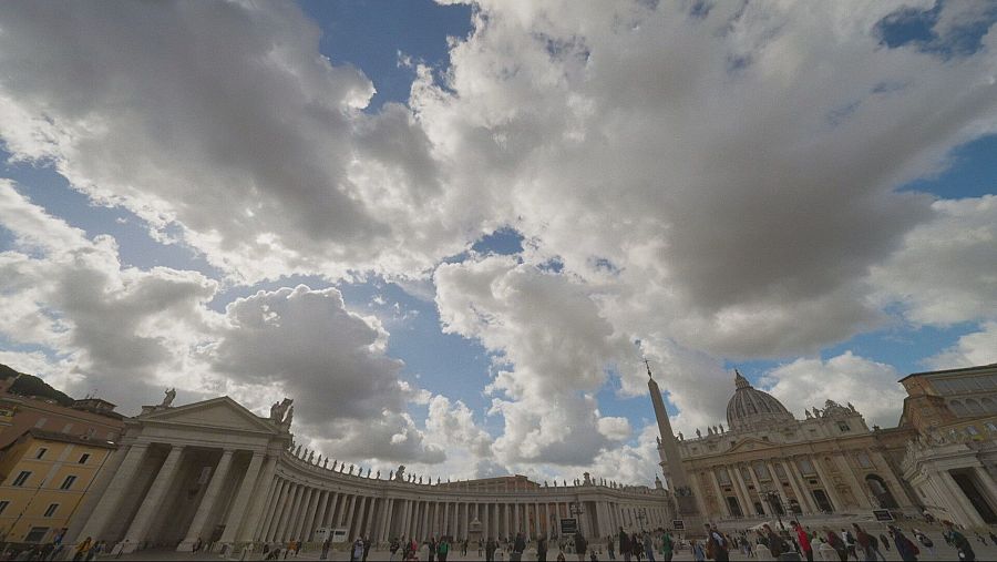 Plaza de San Pedro con nubes