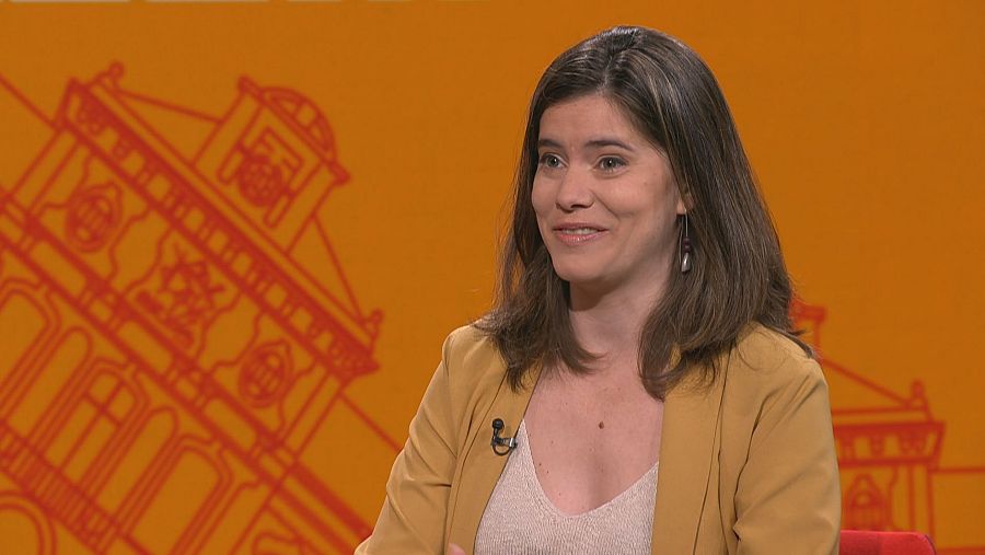 Laura Pous al plató d''Aquí parlem'