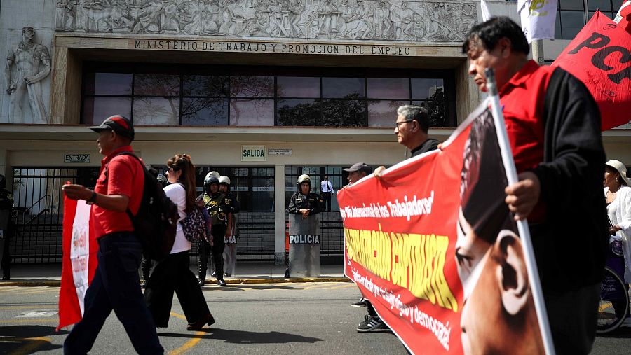Trabajadores de Perú se manifiestan el 1 de mayo pidiendo mejores salarios y condiciones dignas