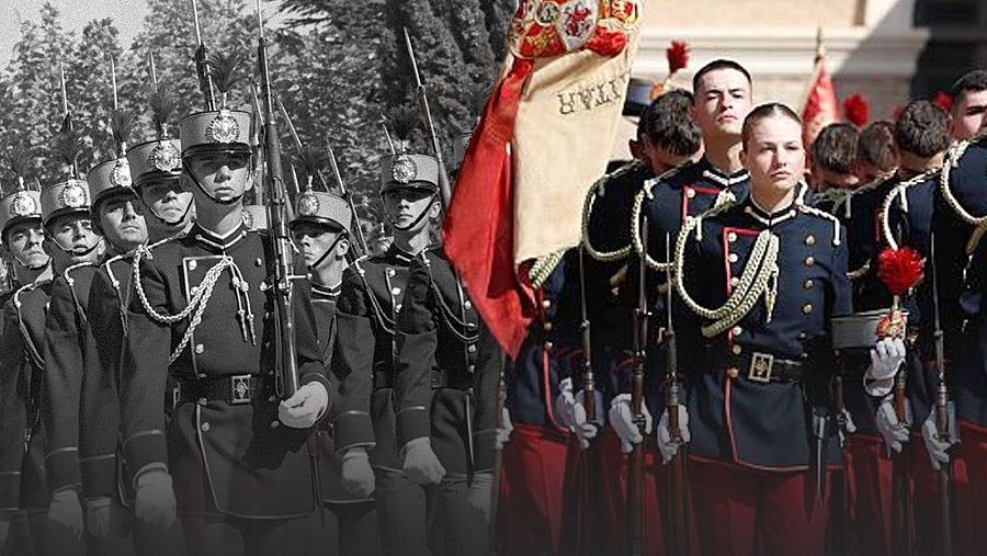 Desfilr con sus respectivos compañeros de promoción