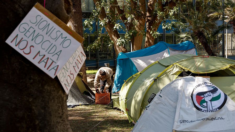 Se constituye la acampada universitaria por Palestina en la Universidad de Valencia