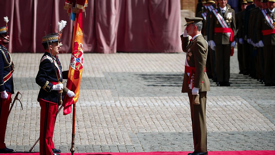 Los reyes llegan a la Academia de Zaragoza para la jura de bandera de Felipe VI