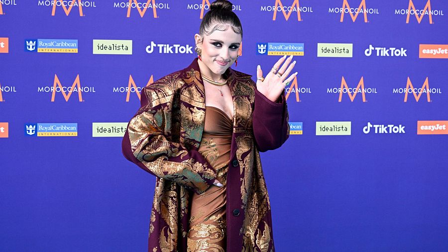 La italiana Angelina Mango en la alfombra turquesa de Eurovisión 2024