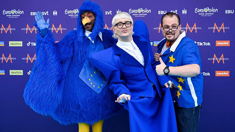 Joost Klein representa a Países Bajos en Eurovisión 2024. Aquí posando en la alfombra turquesa